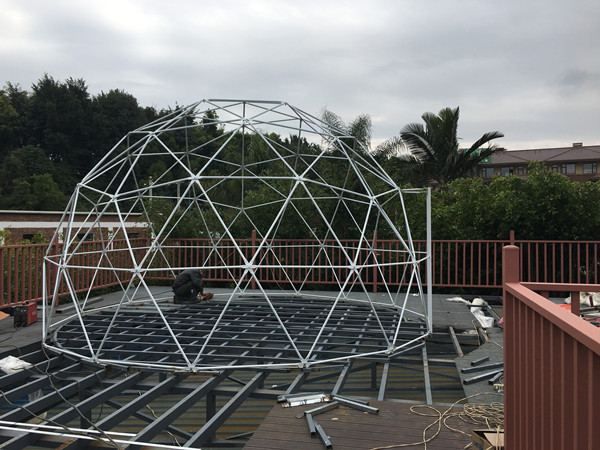 El soporte de la cúpula de burbuja.
